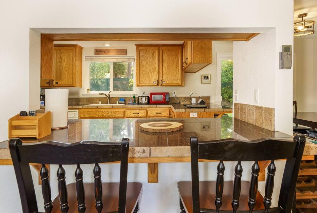 Acorn House - Charming House In Green Heaven With Pool Table With Lovely Backyard オークハースト エクステリア 写真