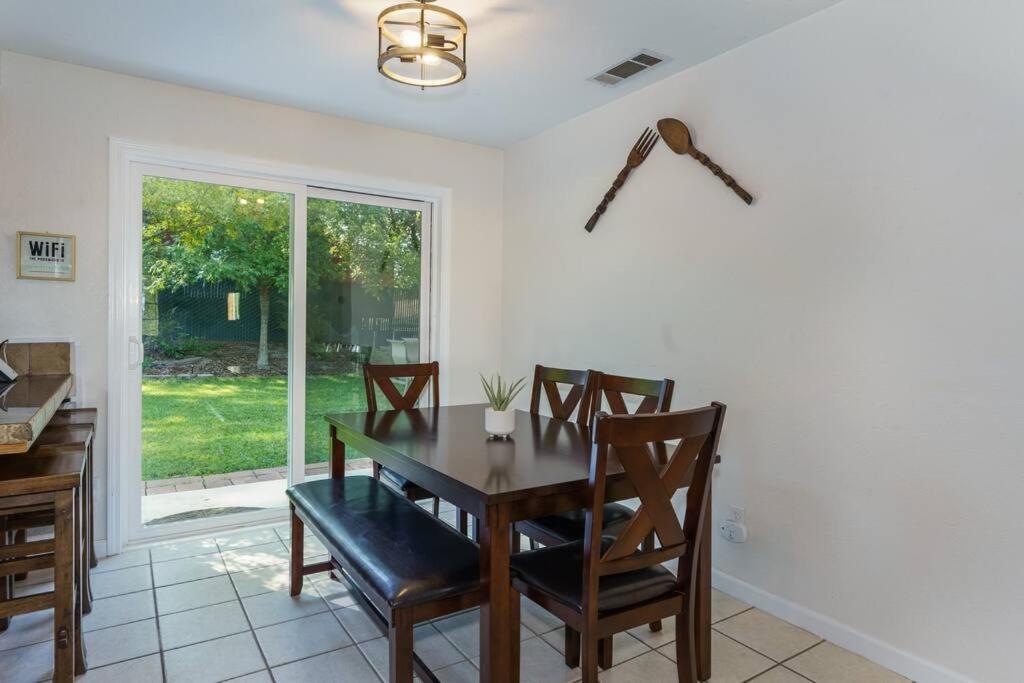 Acorn House - Charming House In Green Heaven With Pool Table With Lovely Backyard オークハースト エクステリア 写真
