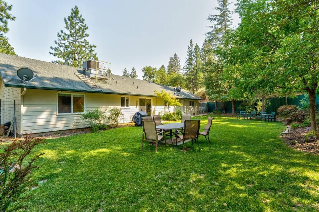 Acorn House - Charming House In Green Heaven With Pool Table With Lovely Backyard オークハースト エクステリア 写真