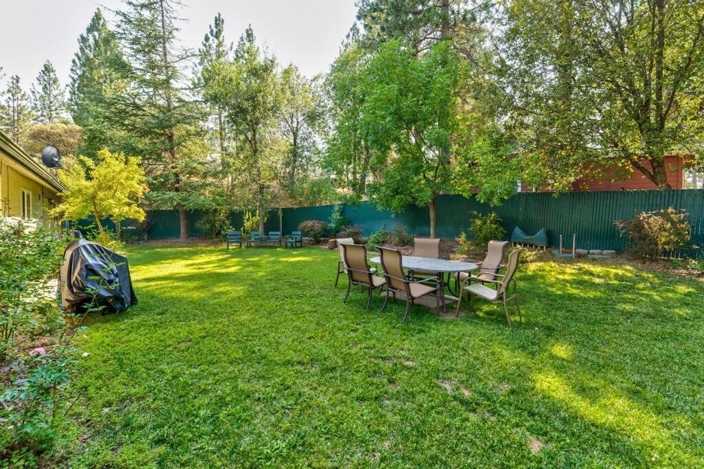 Acorn House - Charming House In Green Heaven With Pool Table With Lovely Backyard オークハースト エクステリア 写真